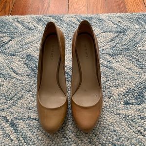 Nine West Tan platform pump —barely worn!!